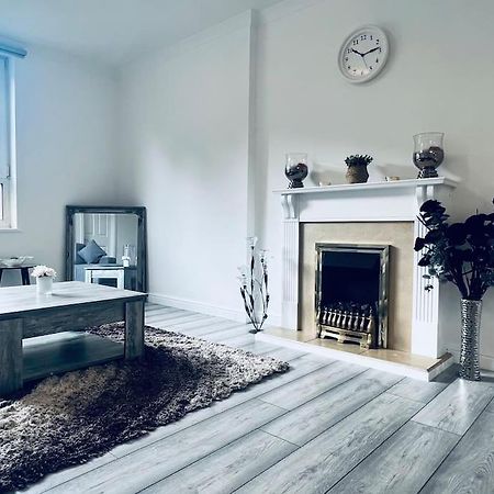 Superb 2 Bedroom Apartment With Free Parking Edinburgh Bagian luar foto
